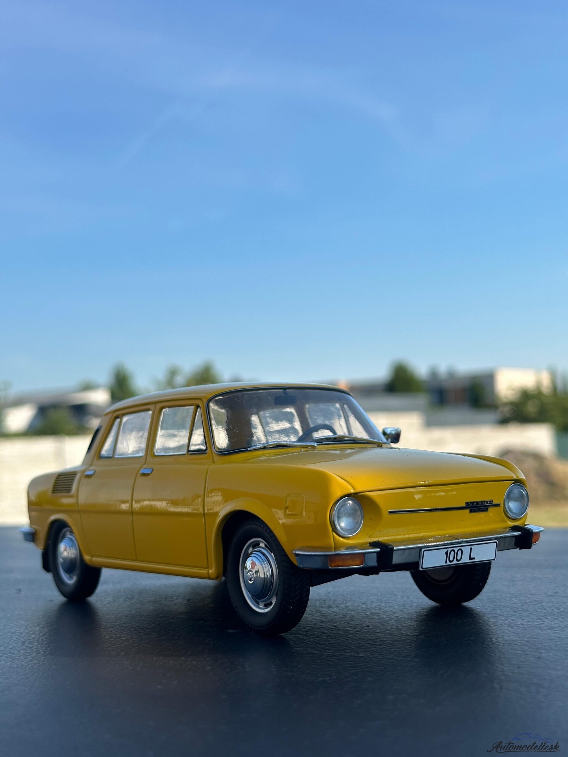 Model auta Škoda 100, žltá, 1969. Model auta Škoda 100, žltá, 1969.