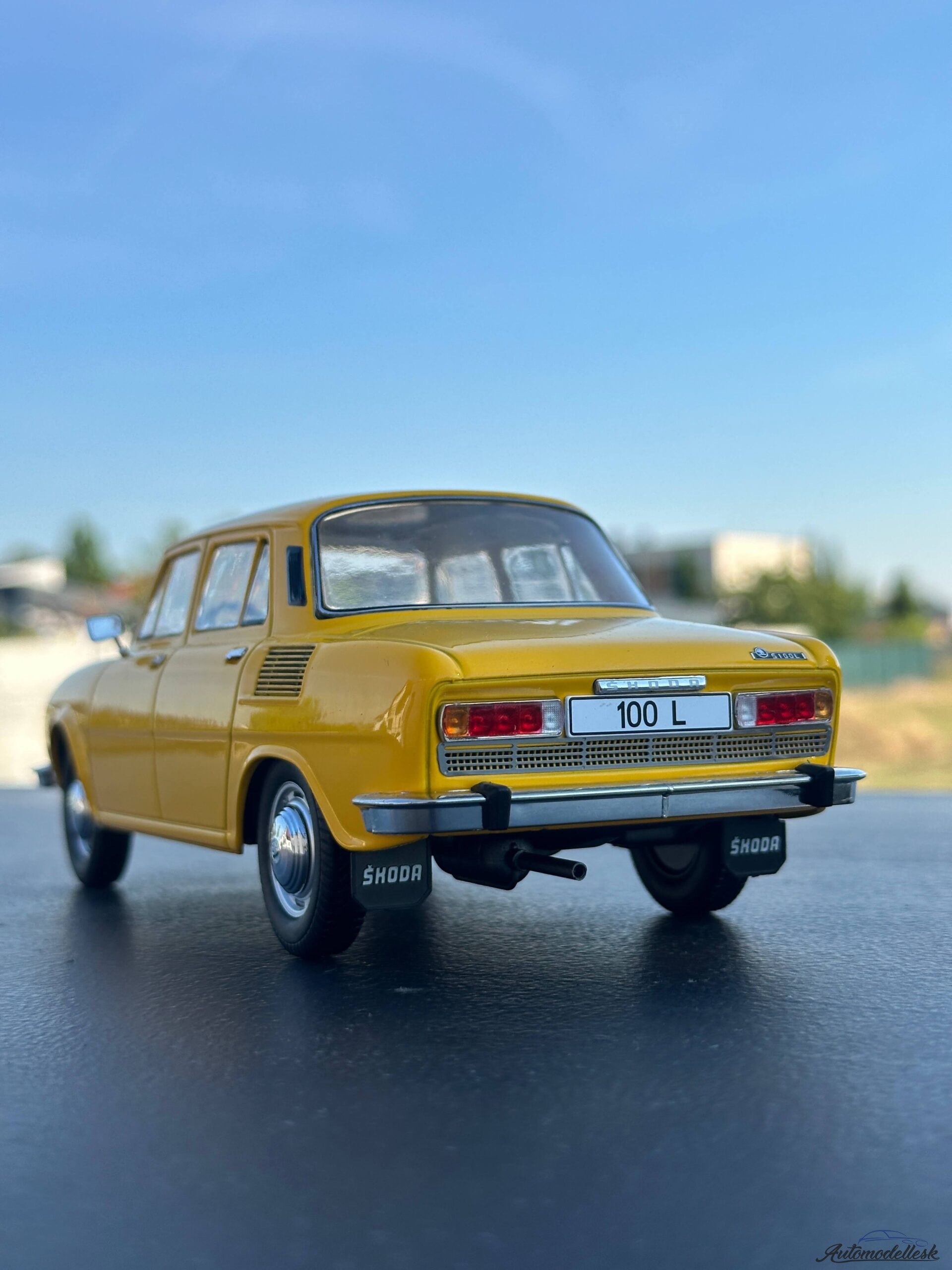 Model auta Škoda 100, žltá, 1969. Model auta Škoda 100, žltá, 1969.