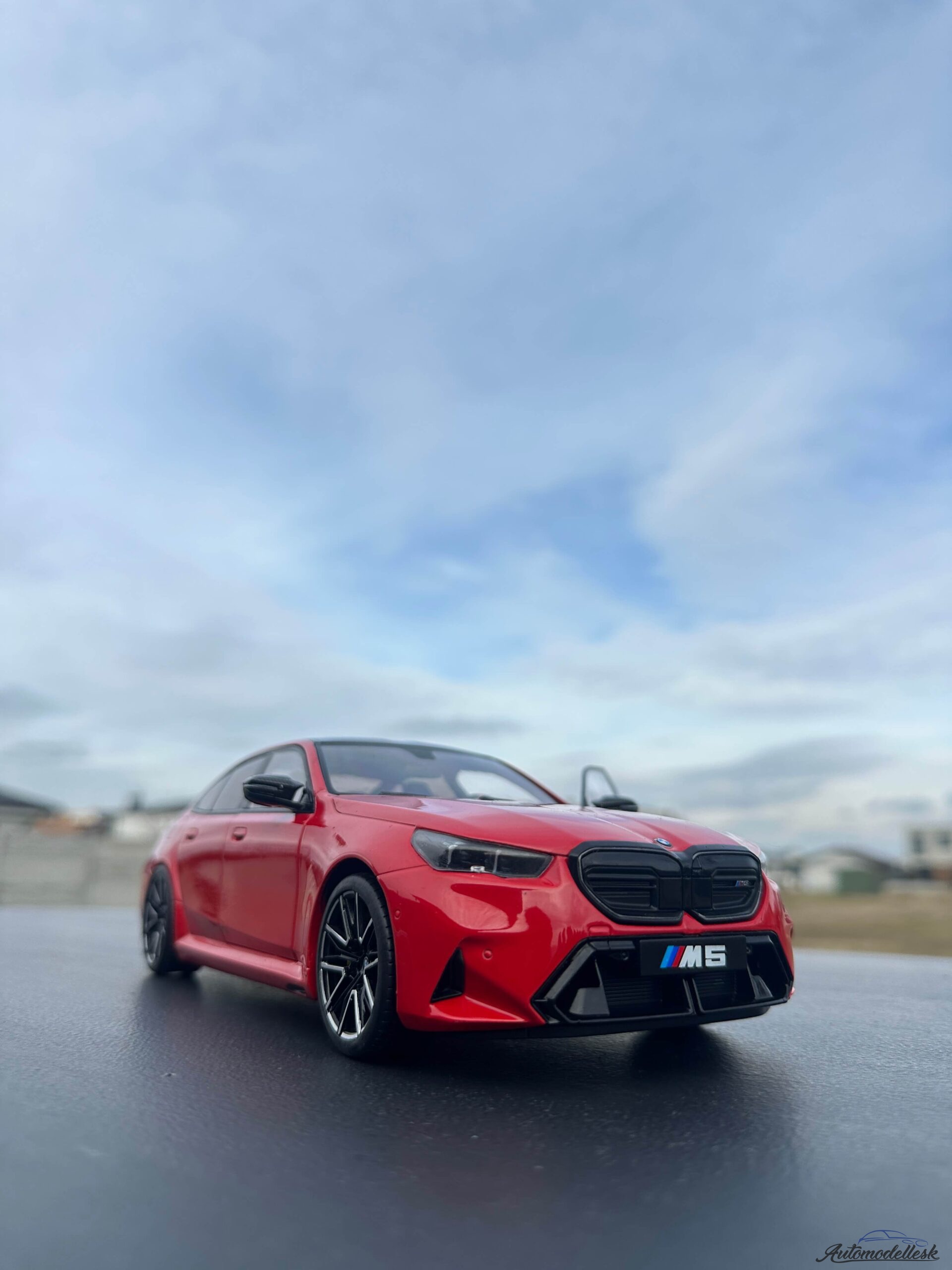 Model auta BMW M5 FIRE RED 2025 Model auta BMW M5 FIRE RED 2025