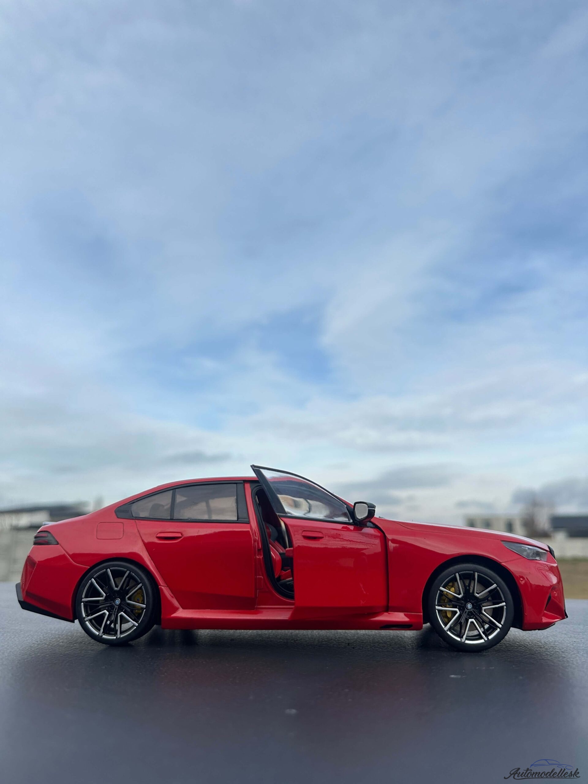 Model auta BMW M5 FIRE RED 2025 Model auta BMW M5 FIRE RED 2025