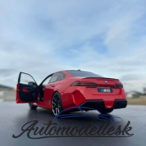Model auta BMW M5 FIRE RED 2025
