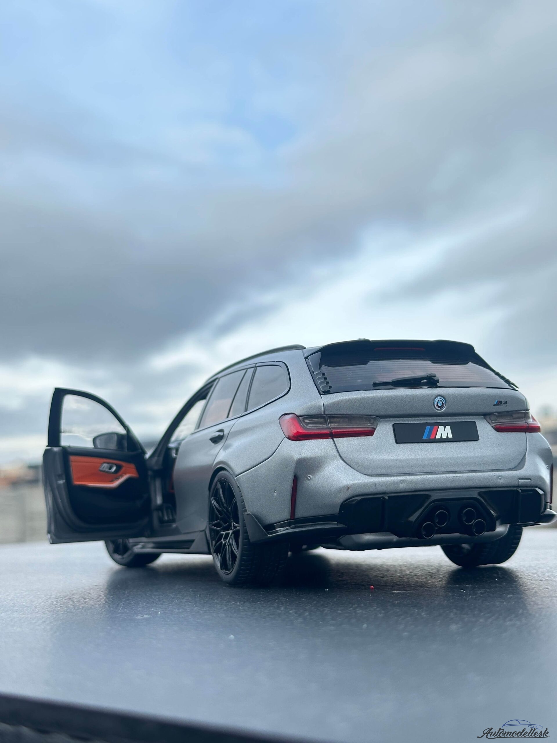 Model auta BMW M3 (G81) TOURING WITH PERFORMANCE PARTS FROZEN PURE GREY MET Model auta BMW M3 (G81) TOURING WITH PERFORMANCE PARTS FROZEN PURE GREY MET
