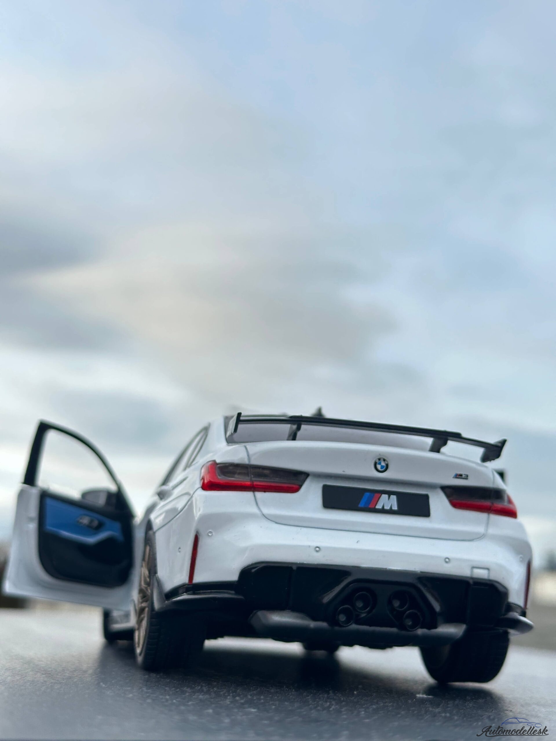 Model auta BMW M3 PERFORMANCE PARTS ALPINEWEISS UNI 2024 Model auta BMW M3 PERFORMANCE PARTS ALPINEWEISS UNI 2024