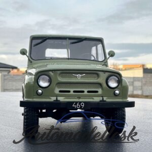 Model auta UAZ 469, zelená, 1975.