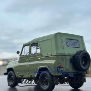 Model auta UAZ 469, zelená, 1975.