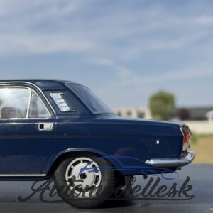 Model auta Volga M24-10, tmavo modrá, 1985