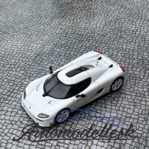 Model auta Koenigsegg CC850, biela
