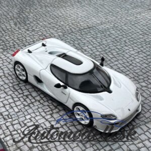 Model auta Koenigsegg CC850, biela