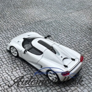 Model auta Koenigsegg CC850, biela
