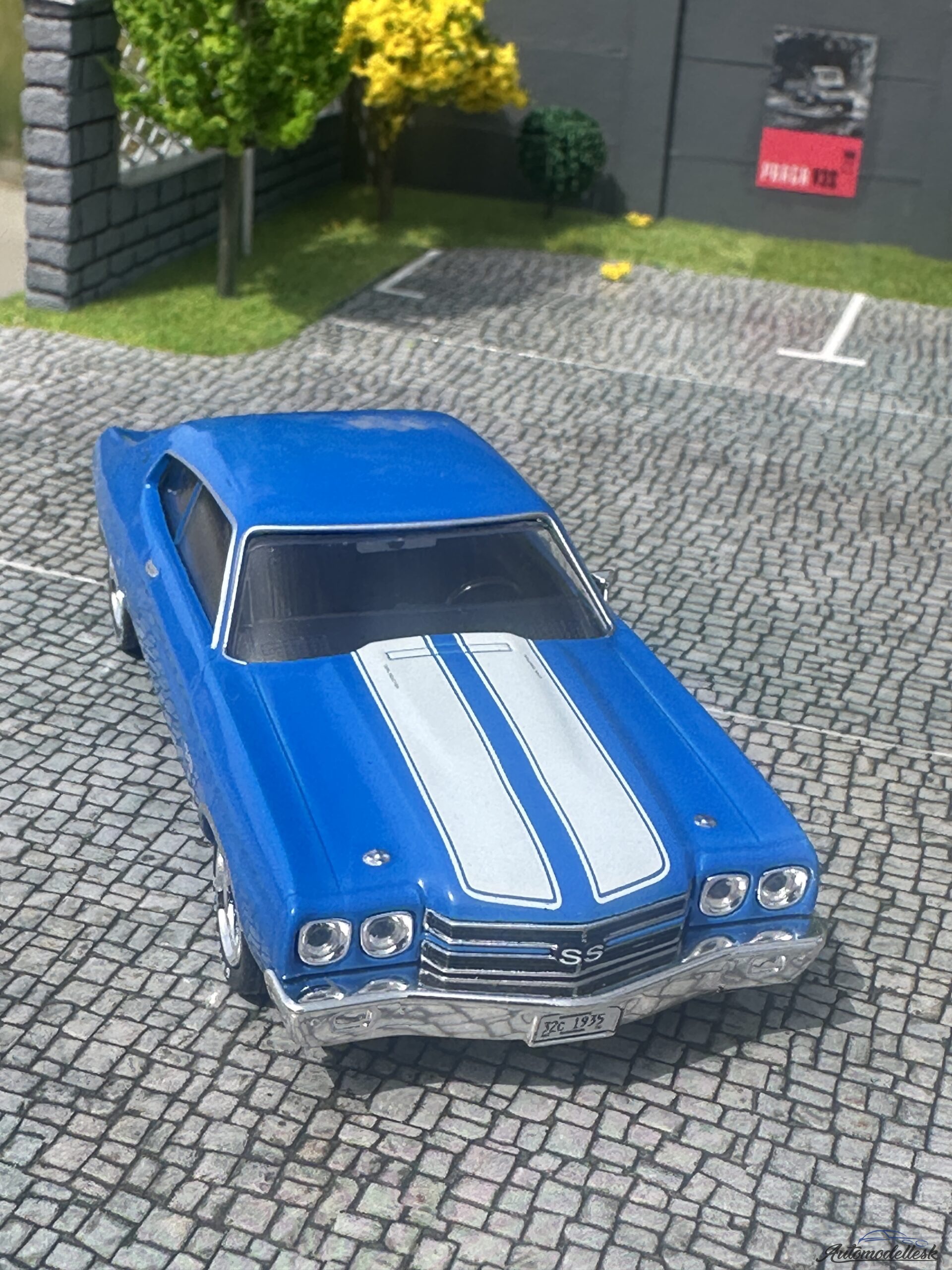 Model auta Chevrolet Chevelle SS 454, modrá/biela, 1970 Model auta Chevrolet Chevelle SS 454, modrá/biela, 1970