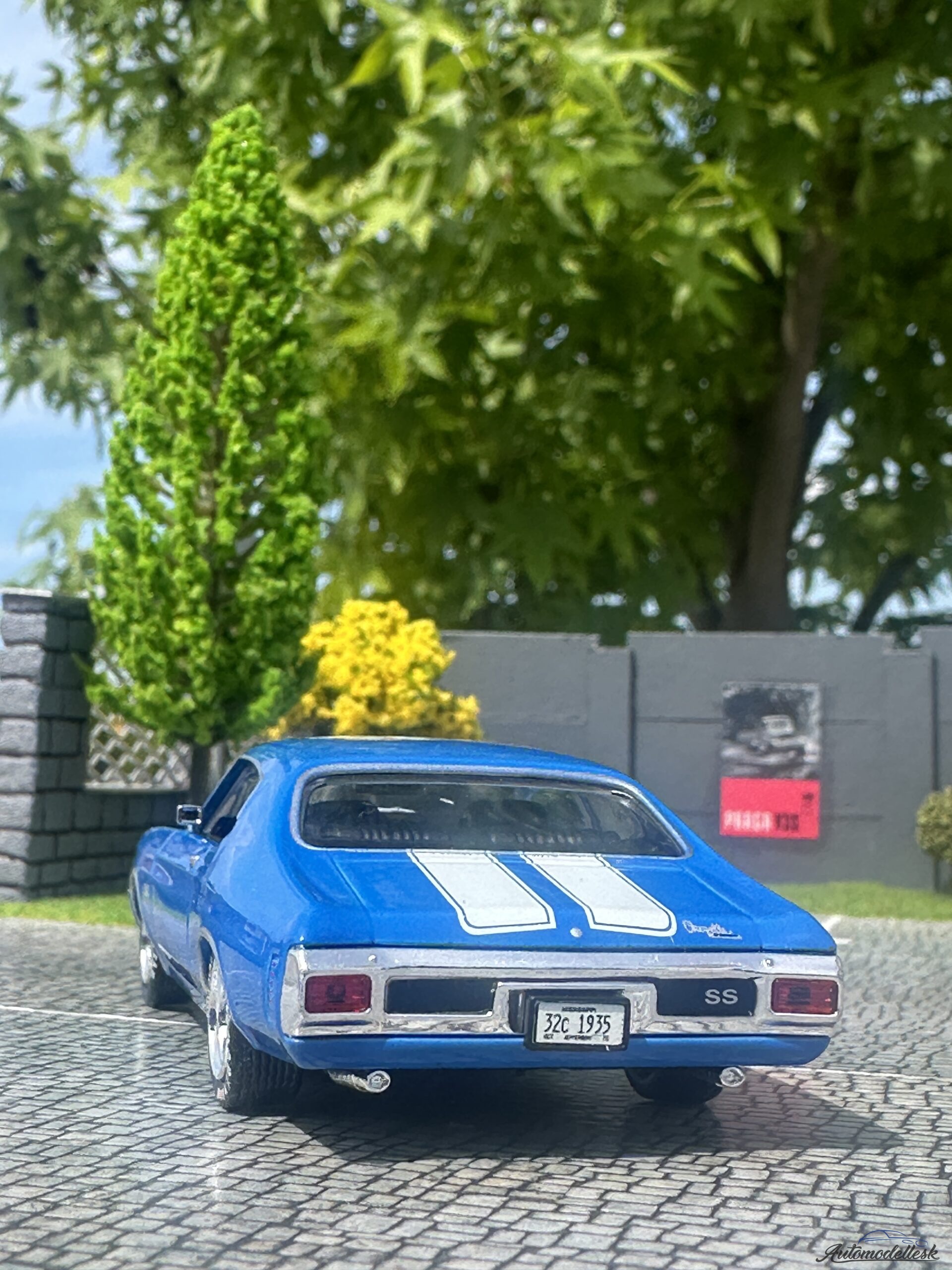 Model auta Chevrolet Chevelle SS 454, modrá/biela, 1970 Model auta Chevrolet Chevelle SS 454, modrá/biela, 1970