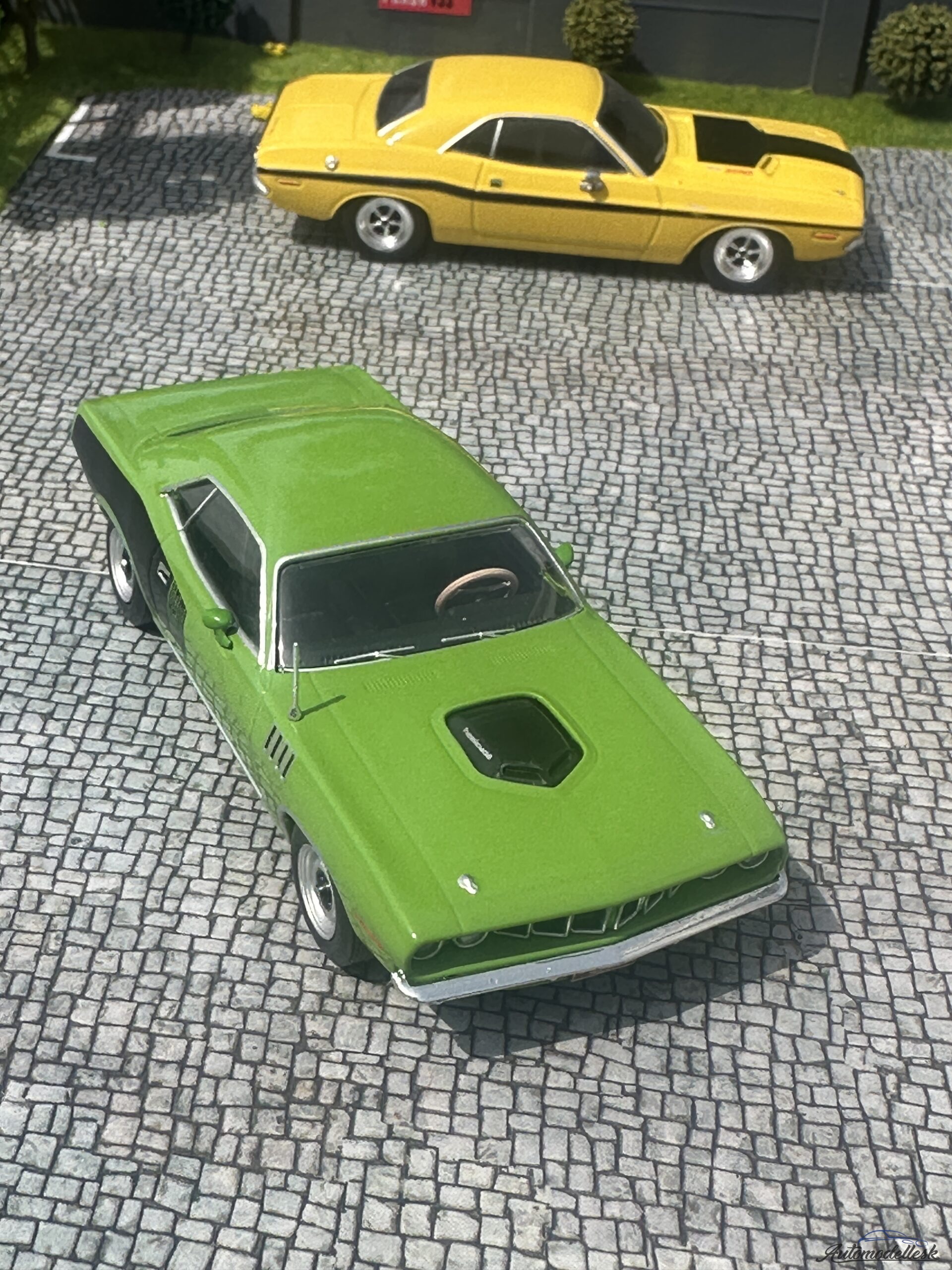 Model auta Plymouth Hemi Cuda, zelená/čierna, 1971. Model auta Plymouth Hemi Cuda, zelená/čierna, 1971.