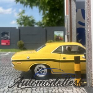 Model auta Dodge Challenger R/T 440, žltá/čierna, 1970.
