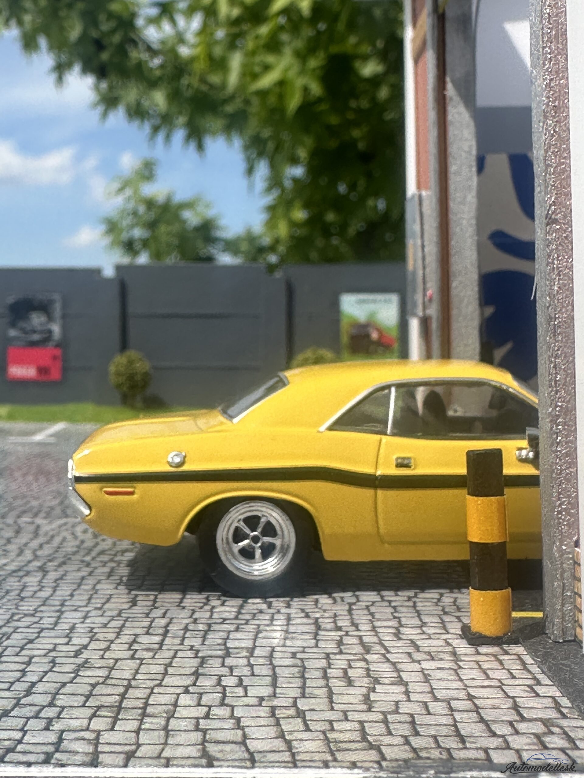 Model auta Dodge Challenger R/T 440, žltá/čierna, 1970. Model auta Dodge Challenger R/T 440, žltá/čierna, 1970.