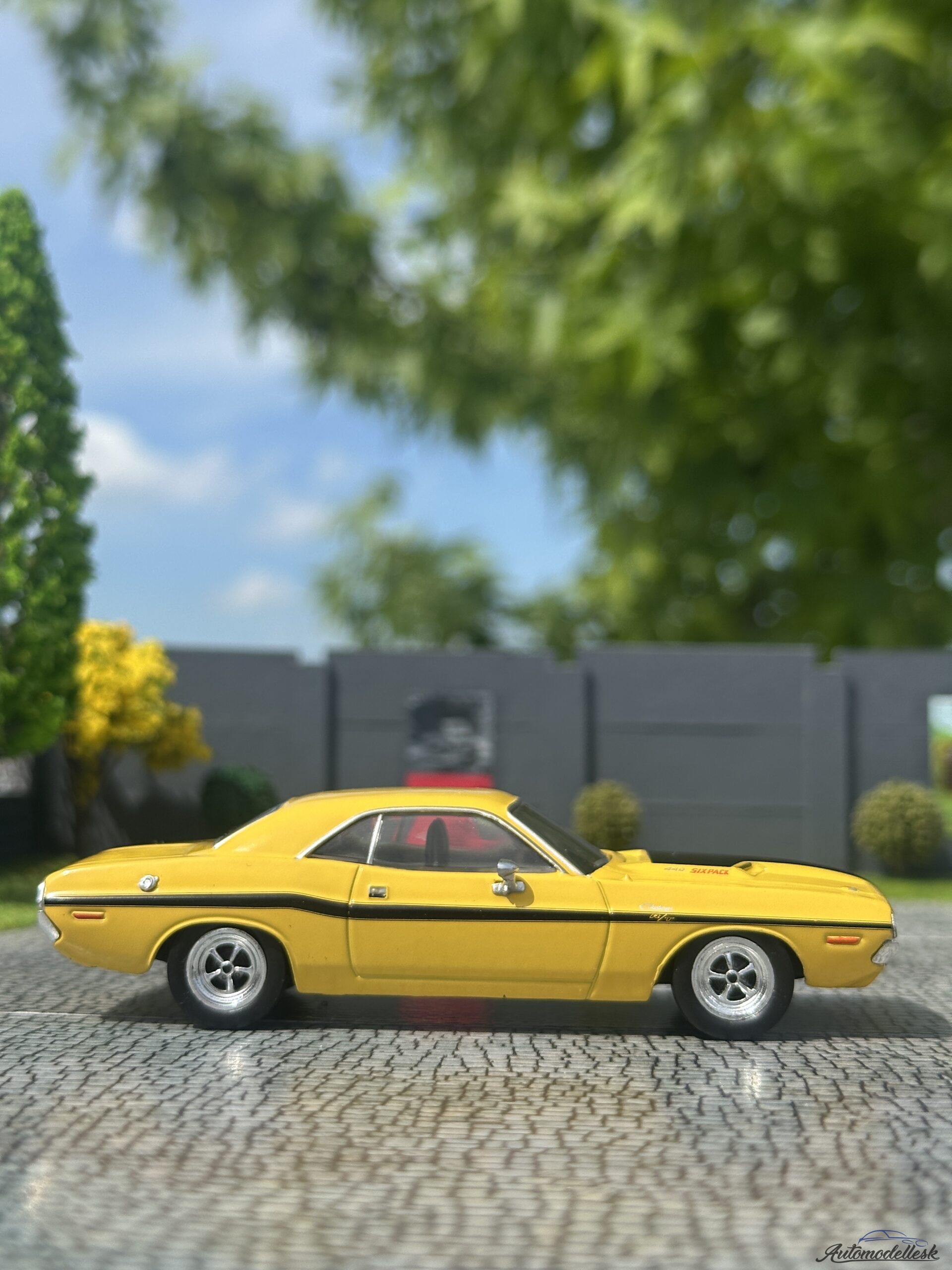 Model auta Dodge Challenger R/T 440, žltá/čierna, 1970. Model auta Dodge Challenger R/T 440, žltá/čierna, 1970.