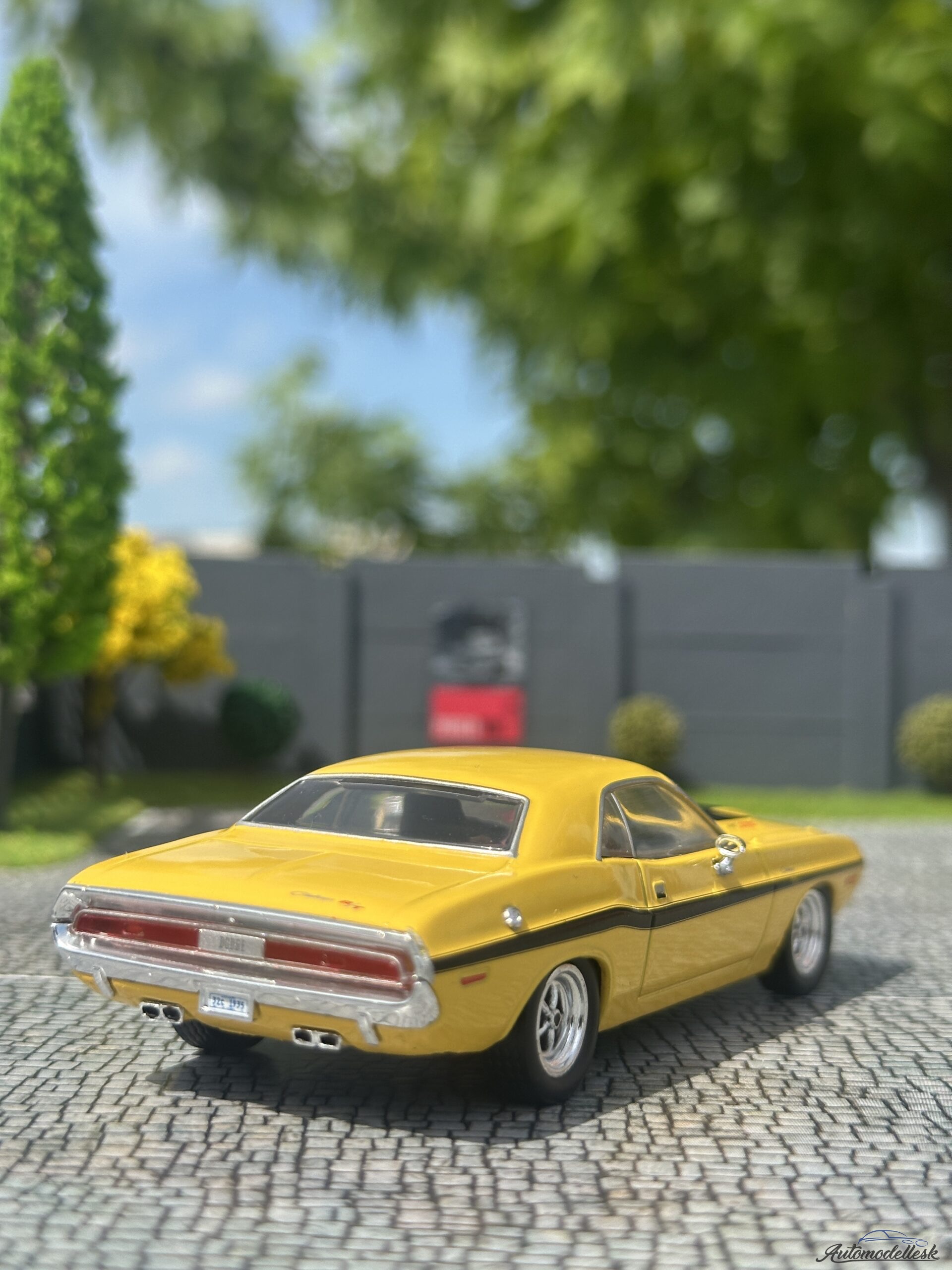 Model auta Dodge Challenger R/T 440, žltá/čierna, 1970. Model auta Dodge Challenger R/T 440, žltá/čierna, 1970.