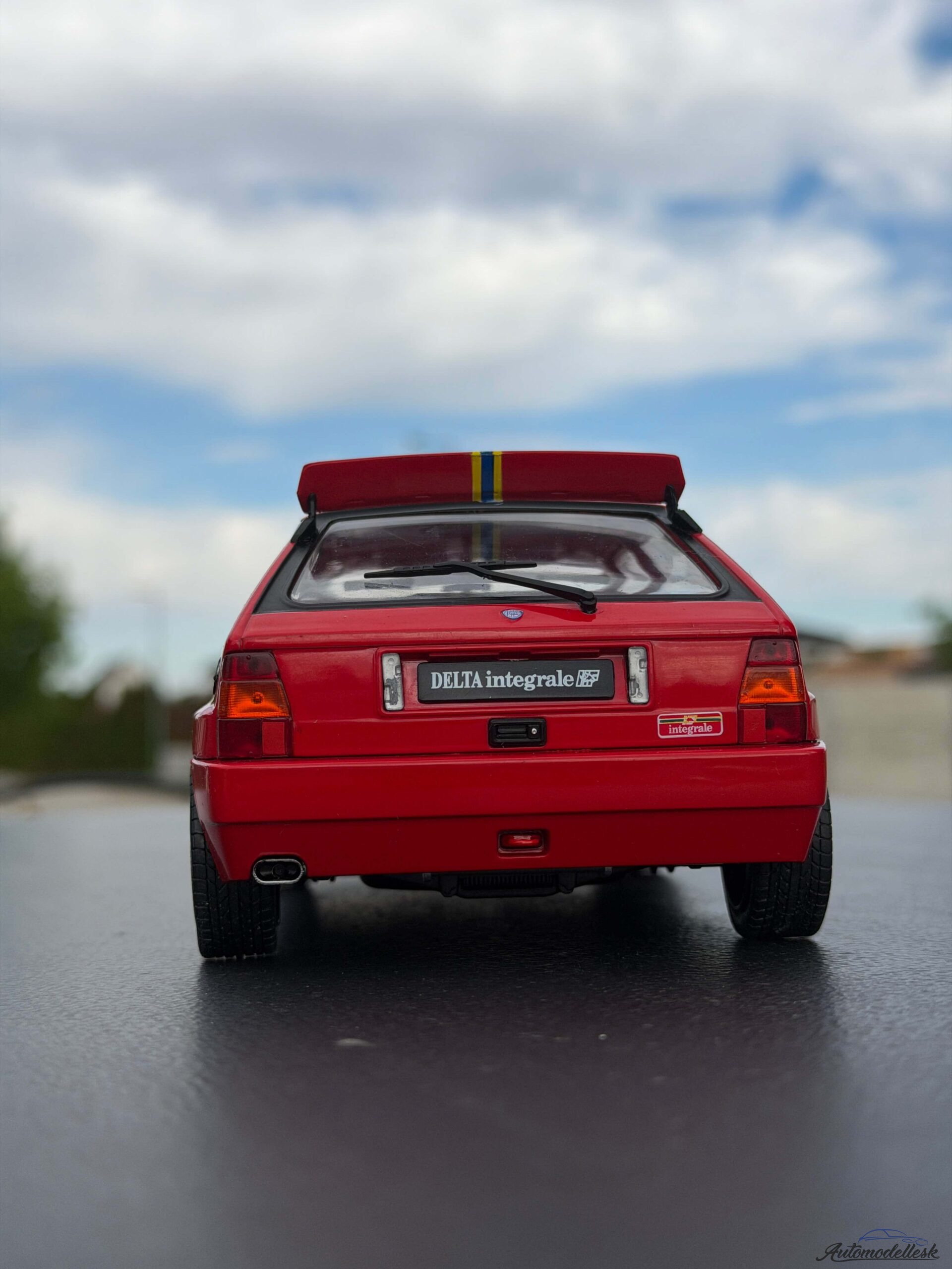 Model auta LANCIA DELTA HF INTEGRALE EDIZIONE FINALE RED 1995 Model auta LANCIA DELTA HF INTEGRALE EDIZIONE FINALE RED 1995