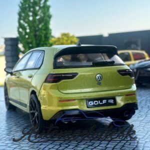 Model auta Volkswagen Golf R 333 Limited Edition Lime Yellow, 2023.
