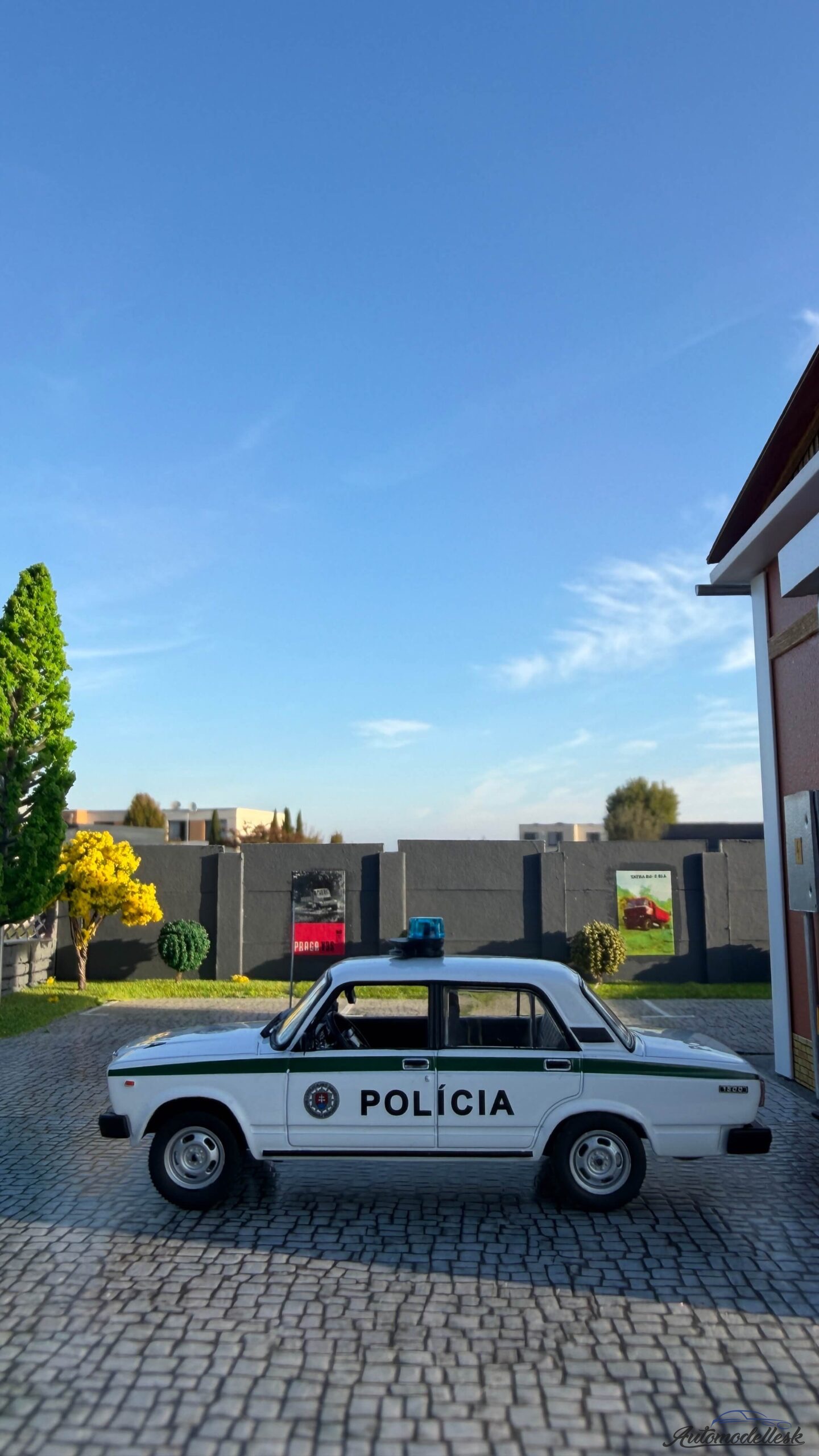 Model auta Lada VAZ 2107, Polícia Bratislava. Model auta Lada VAZ 2107, Polícia Bratislava.