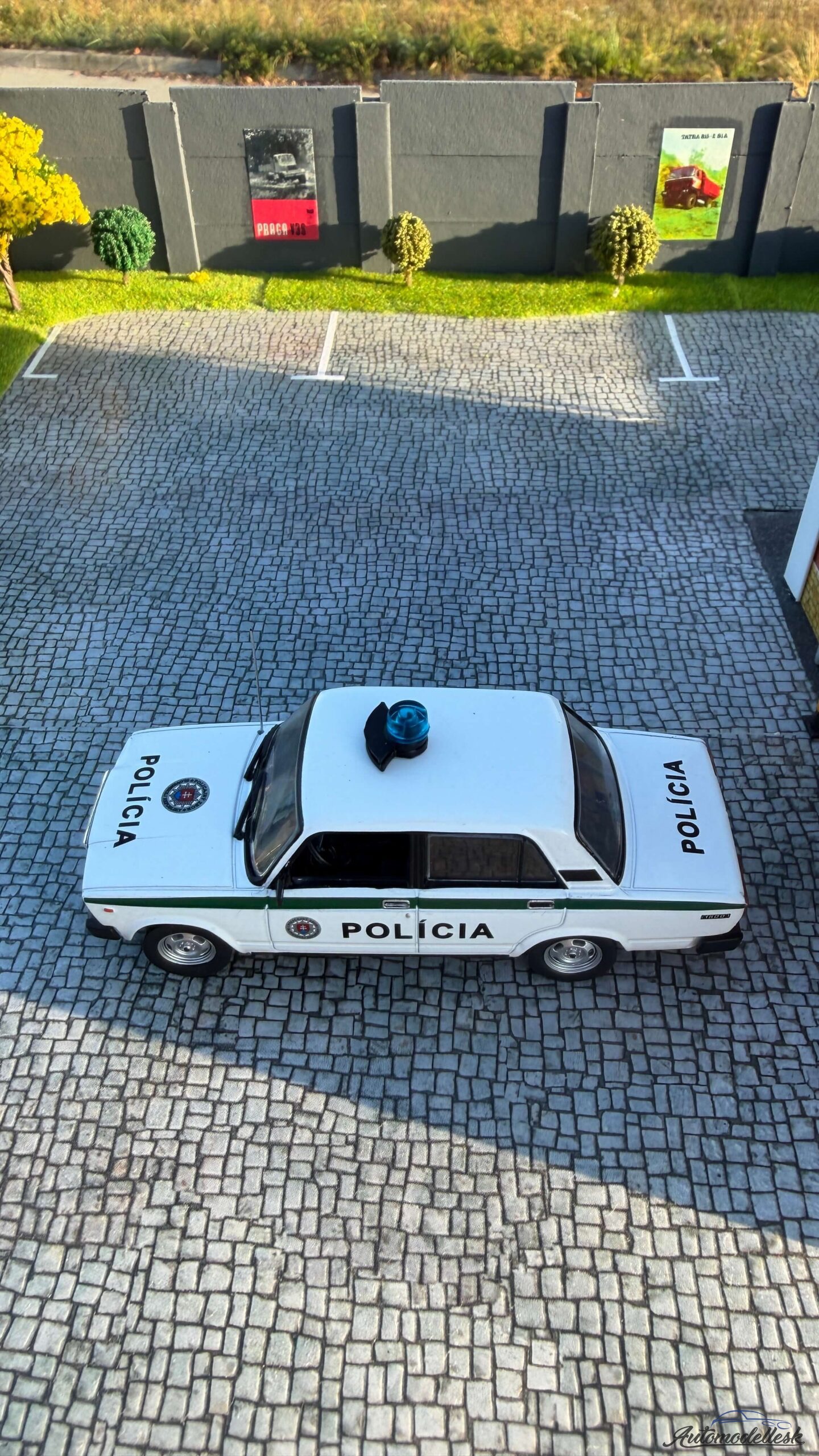 Model auta Lada VAZ 2107, Polícia Bratislava. Model auta Lada VAZ 2107, Polícia Bratislava.