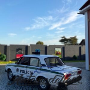 Model auta Lada VAZ 2107, Polícia Bratislava.