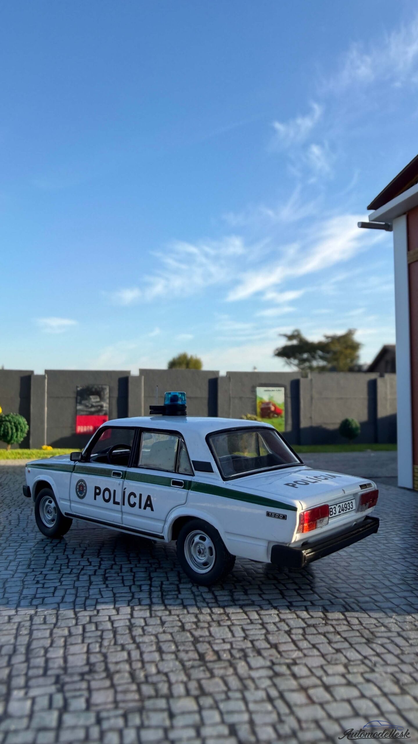 Model auta Lada VAZ 2107, Polícia Bratislava. Model auta Lada VAZ 2107, Polícia Bratislava.